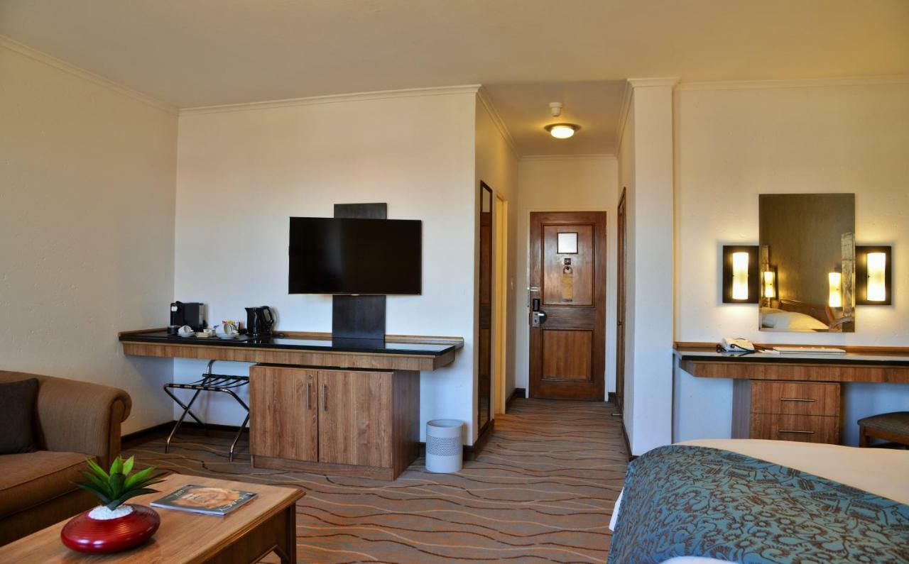 The Centurion Hotel Exterior photo